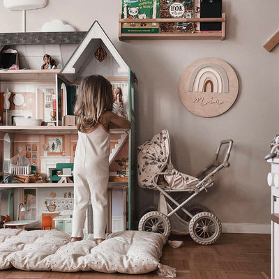 Combien de temps les enfants jouent-ils avec des maisons de poupées ?